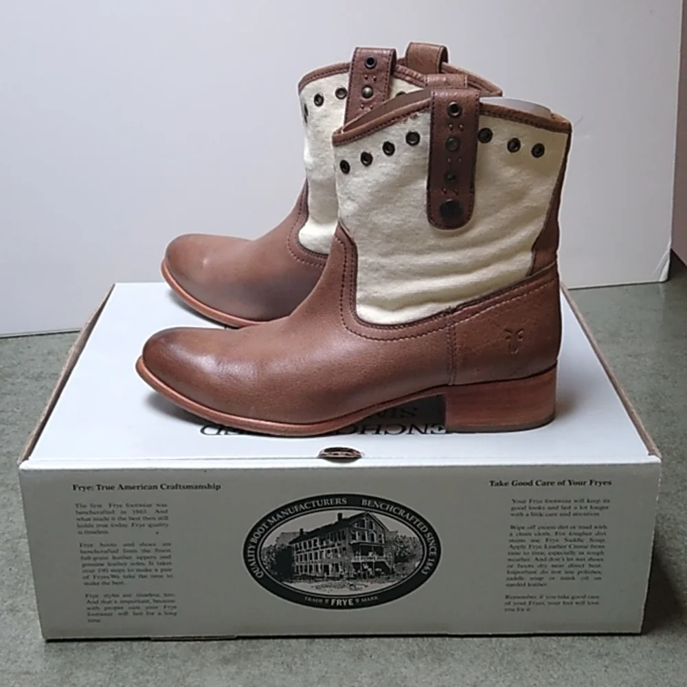 Frye Amelia grommet boots - Picture 2 of 6